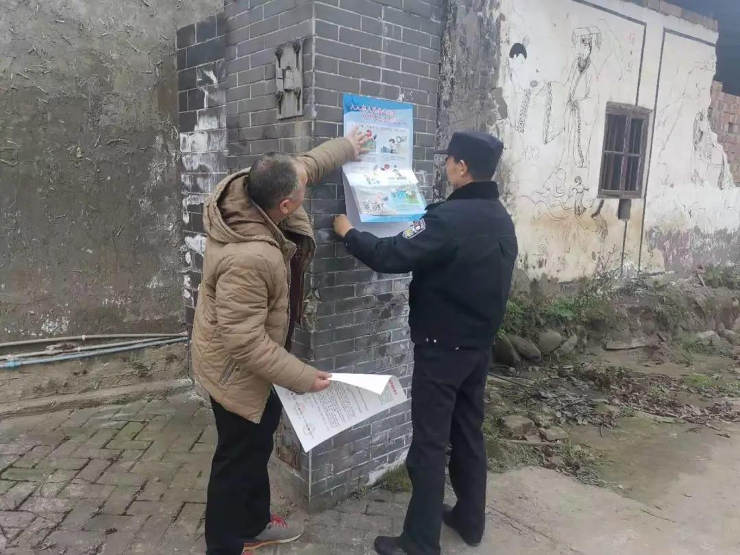 張貼禁捕公告及宣傳掛畫.jpg