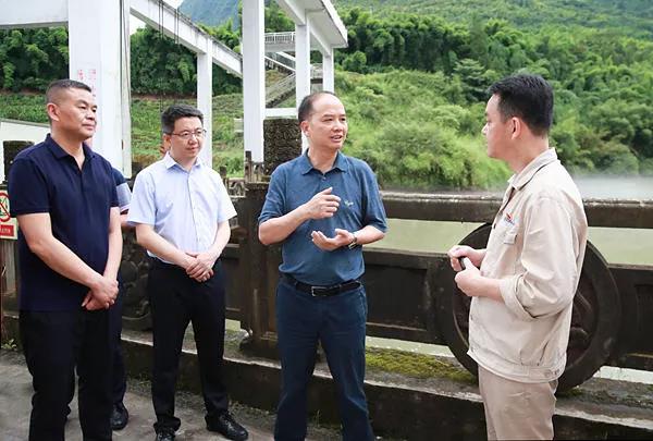 李酌在雨城區葫蘆壩電站，檢查防汛調度情況.jpg
