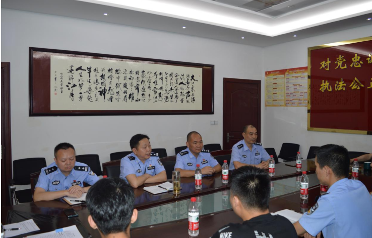 眉山市拘留所黨支部召開(kāi)“八一”慰問(wèn) 退役軍人座談會(huì) 送上節(jié)日的祝福