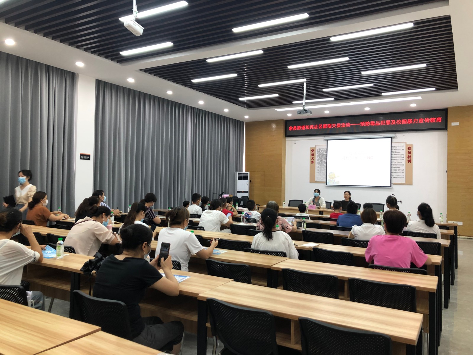 法官講解如何預防毒品犯罪.jpg
