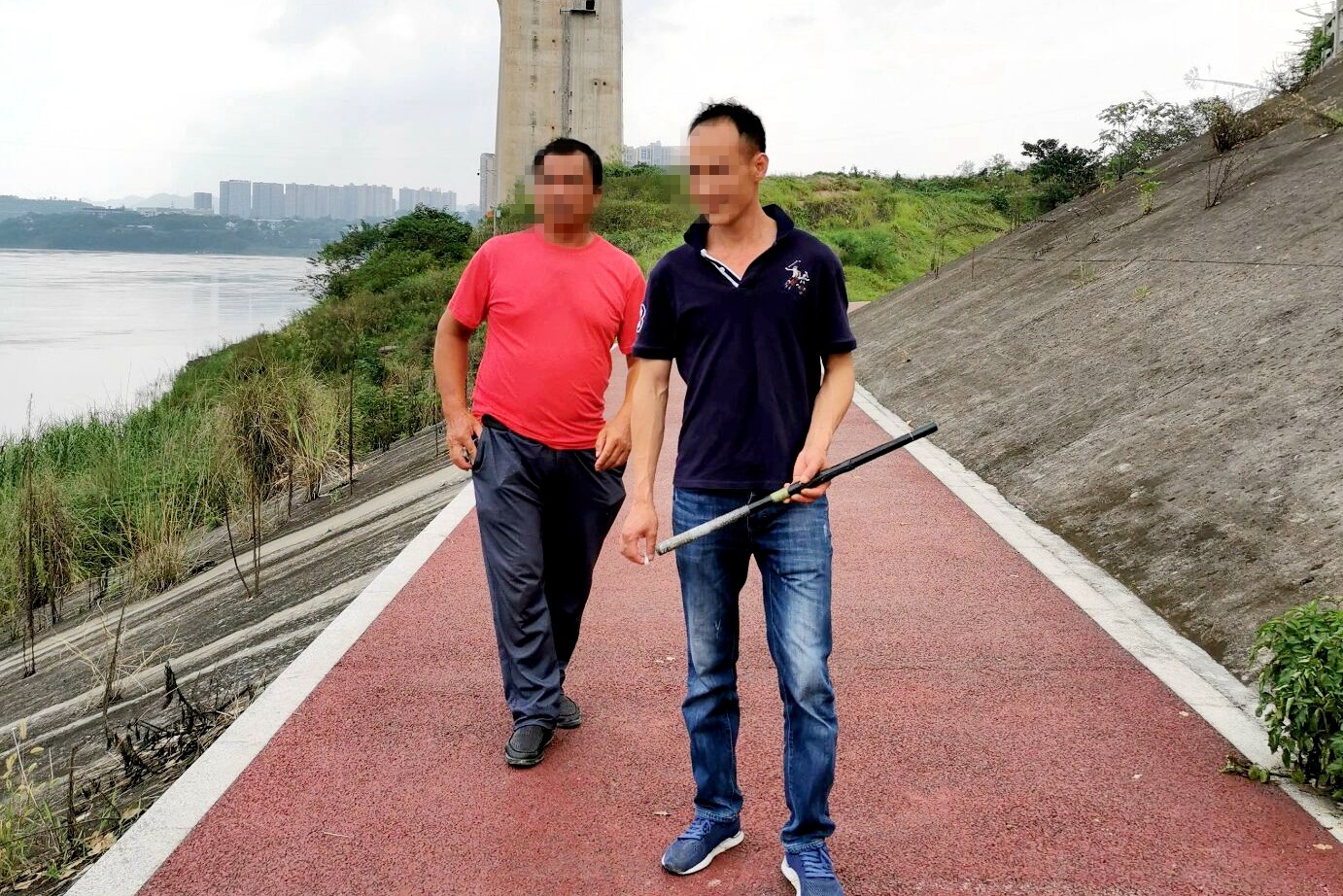 3.被執行人在長江邊巡河.jpg
