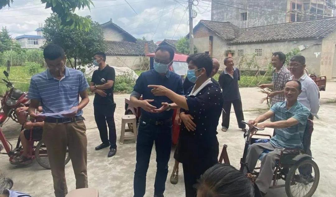 楊繼了解蕨溪鎮(zhèn)對(duì)未接種疫苗人員摸排和組織接種工作的開(kāi)展情況.jpg