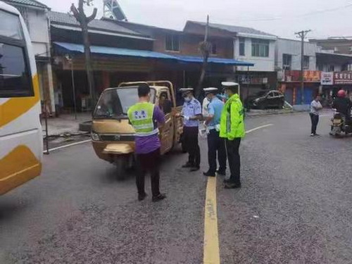 交警趕場.jpg