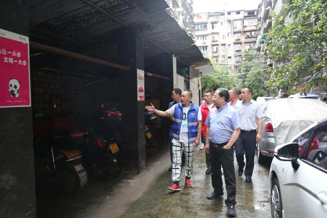 雅安范文清檢察長深入羌江南路社區調研督導創建全國文明城市工作2.jpg