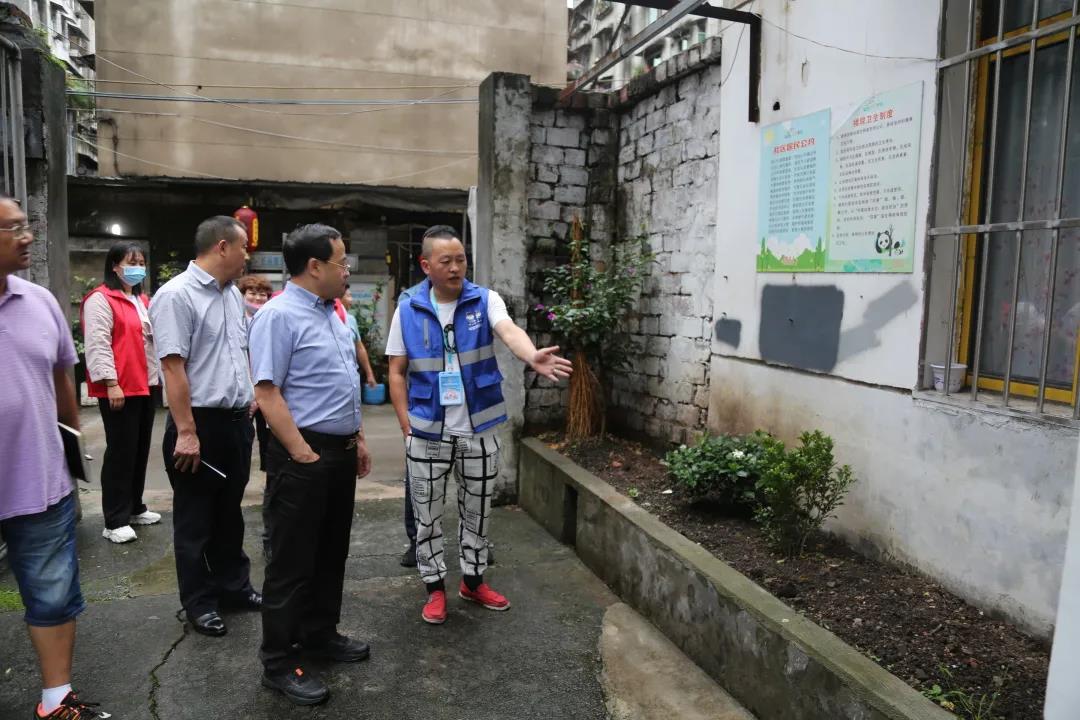 雅安范文清檢察長深入羌江南路社區調研督導創建全國文明城市工作.jpg