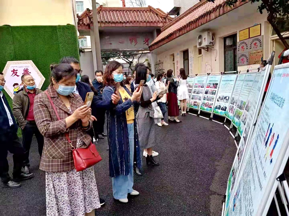 參會人員參觀彭山區(qū)社會心理服務中心_20211010071511.jpg