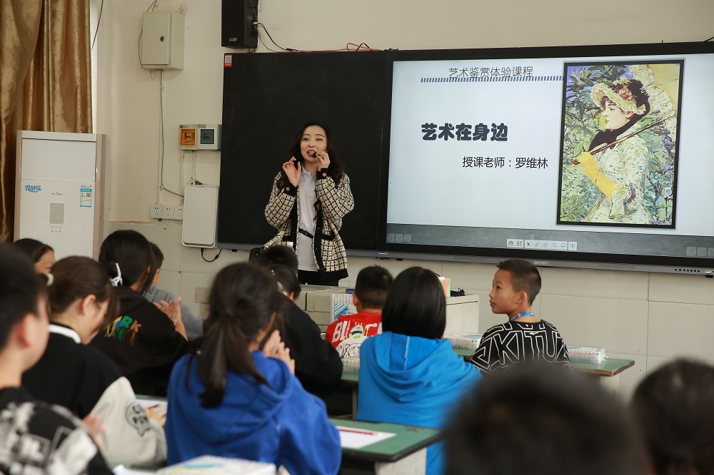 融晴社志愿者為武陽中學學生上美術課.jpg