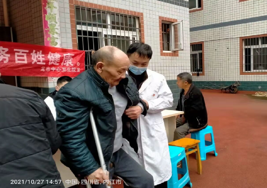 攙扶老人三.png