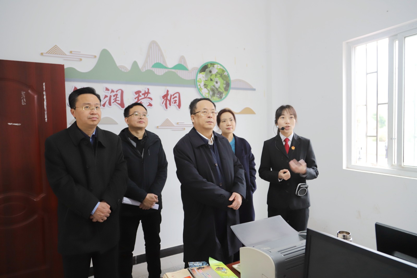 察看了滎經法院龍蒼溝旅游環保法庭臨時辦公站辦公情況1.JPG