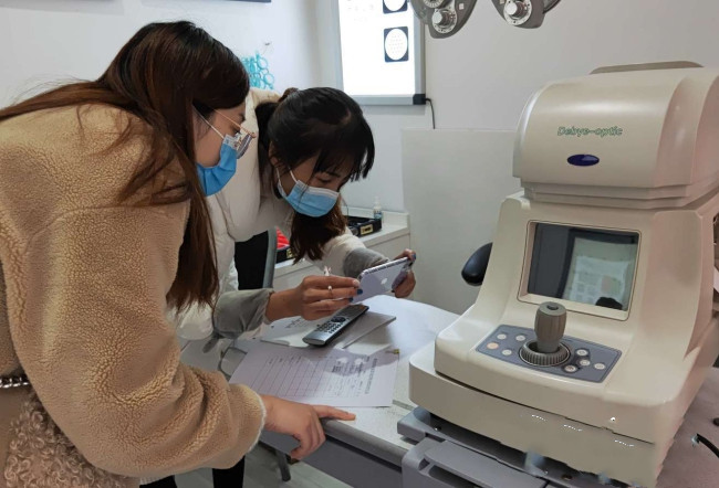 雨城區市場監督管理局開展眼鏡店計量器具檢定.jpg