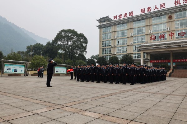 踔厲奮發(fā)、篤行不怠，一起向未來！