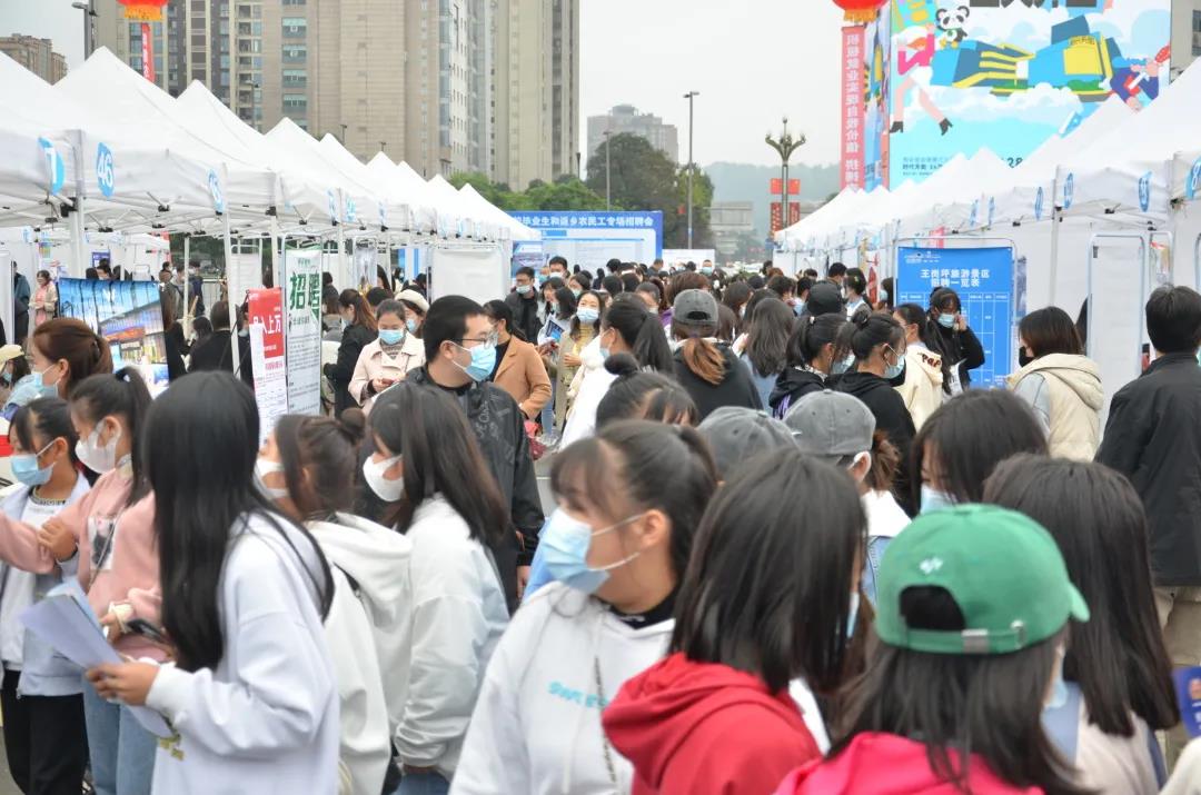 2021年民營企業專場招聘會現場.jpg