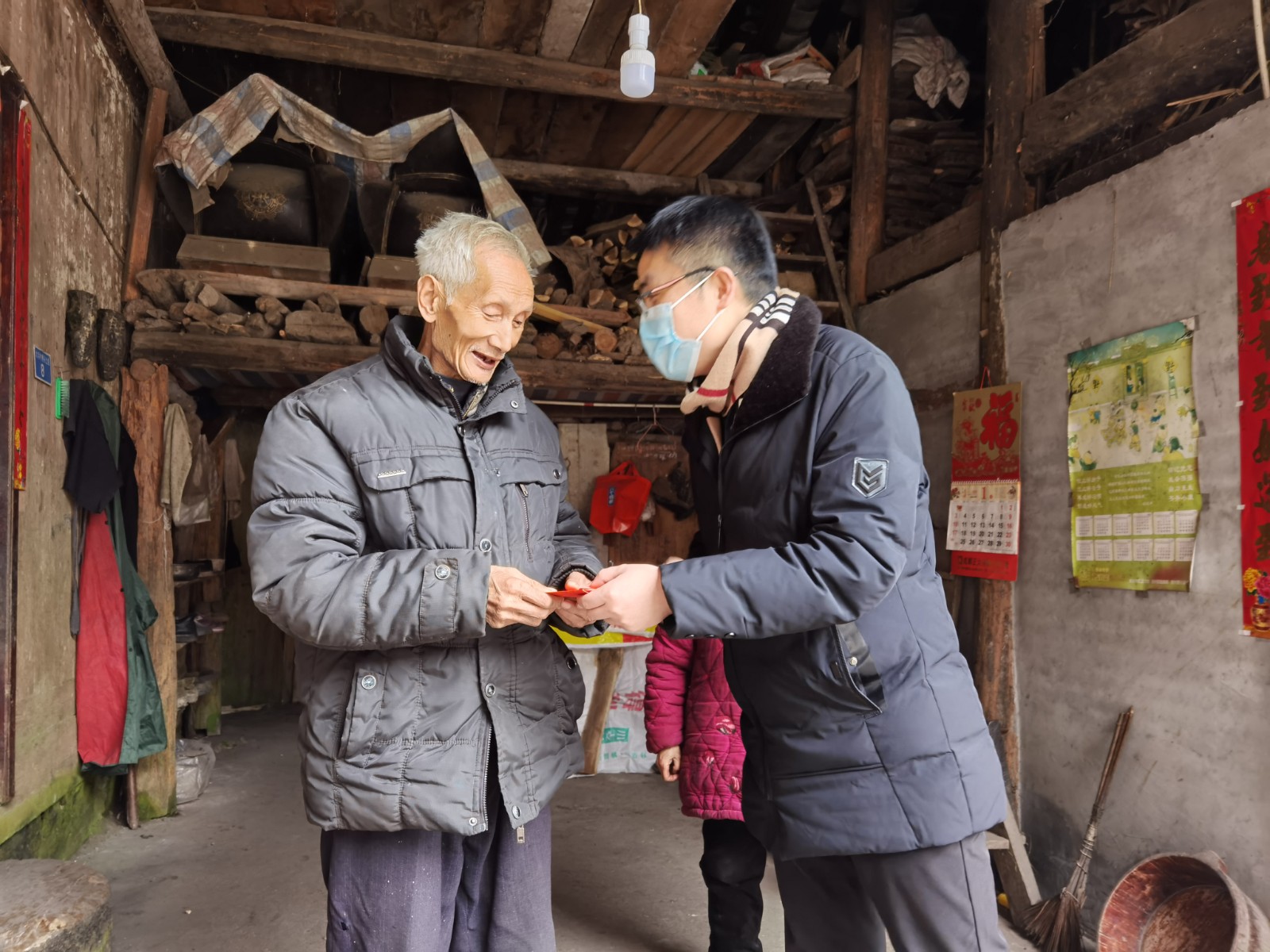 走訪困難黨員.jpg