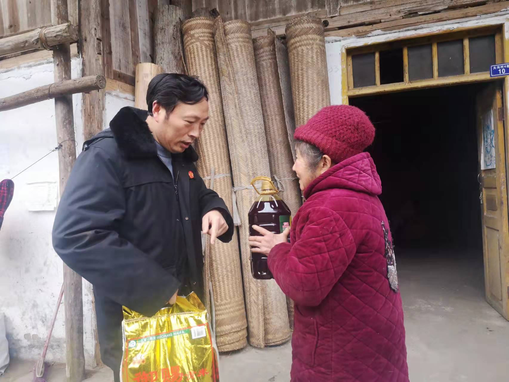 走訪脫貧戶.jpg