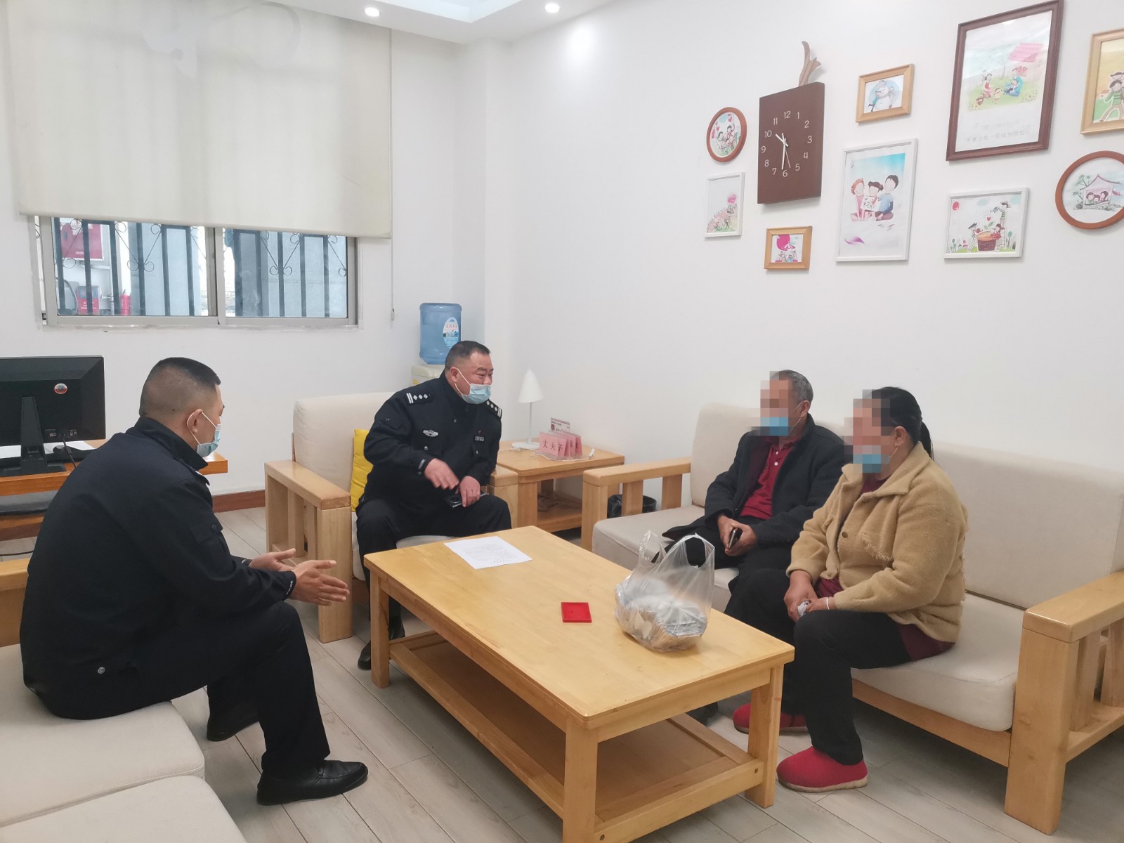 圖片1：被執行人到法院繳納案款.jpg