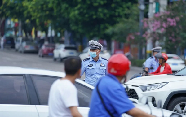威遠交警6.png