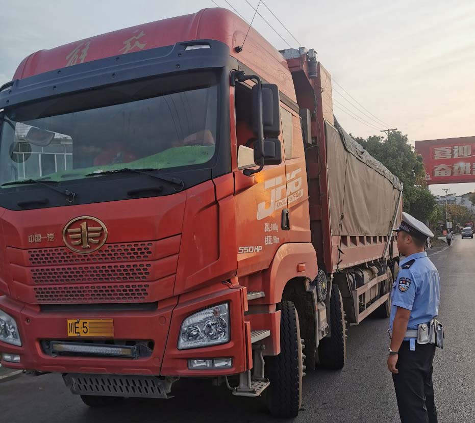 檢查貨車.jpg