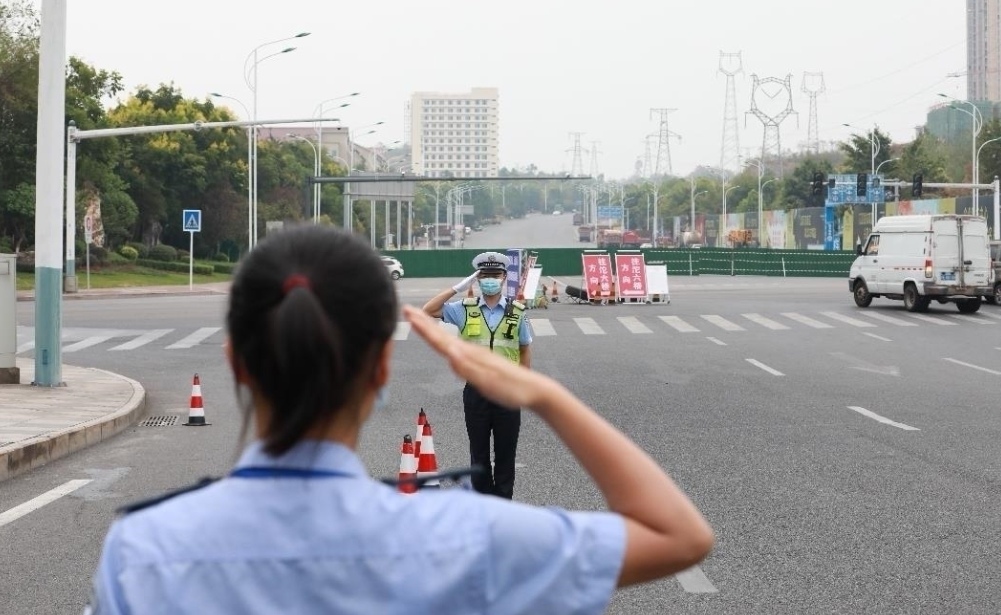 雙警家庭抗疫.jpg