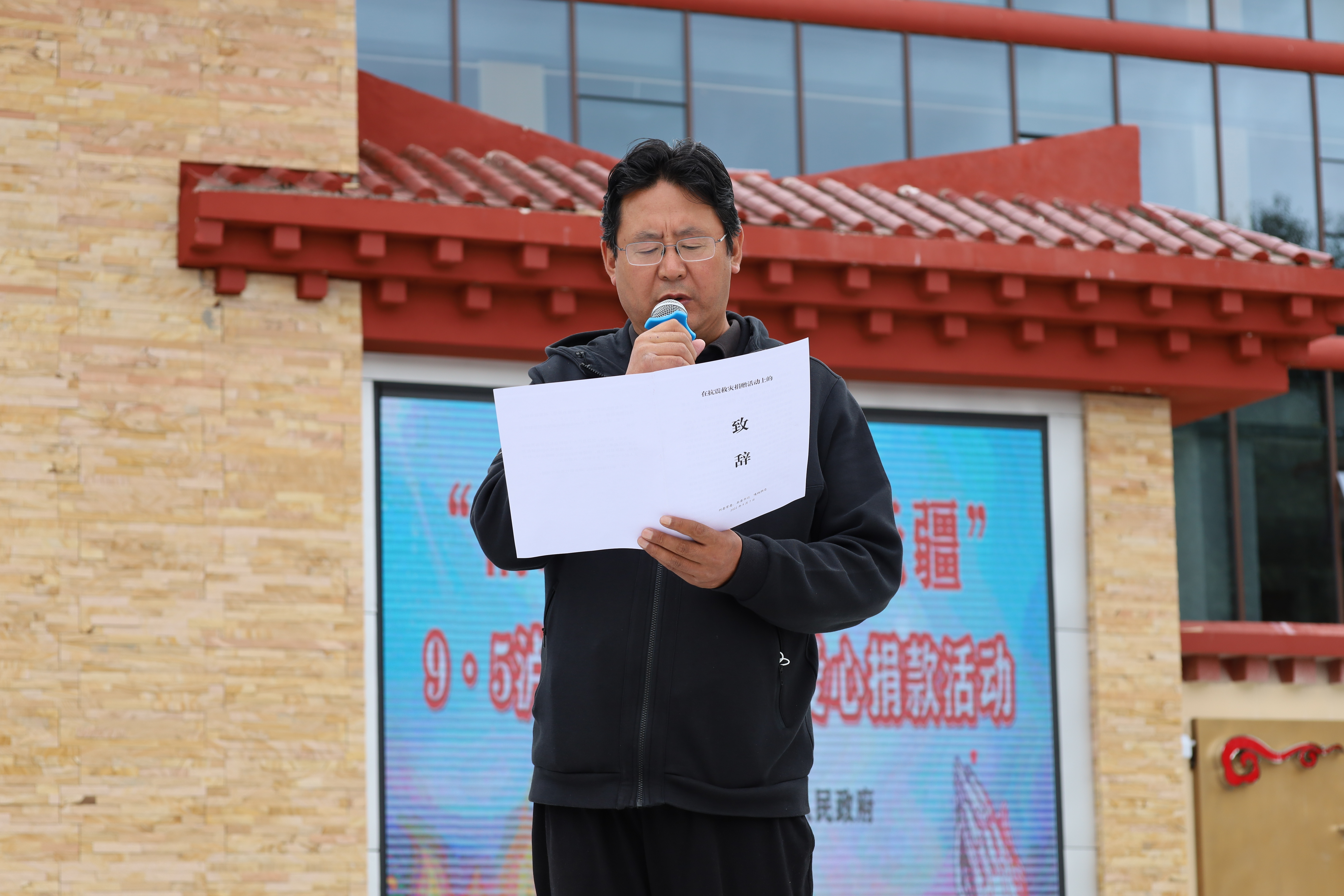 州委常委、縣委書記嘎絨擁忠動員講話.JPG