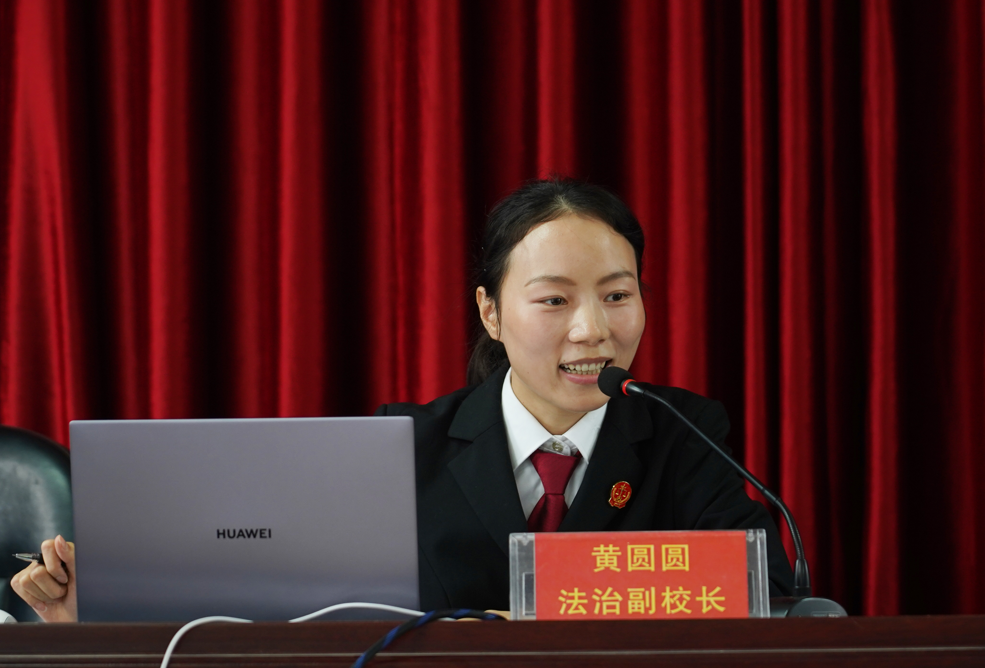 圖片②：黃圓圓庭長正在宣講.jpg