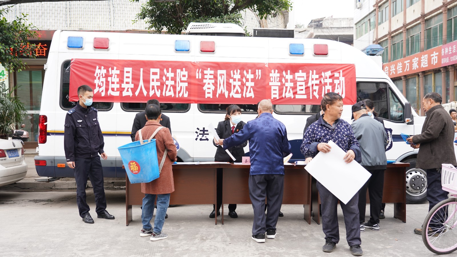 圖片①：普法宣傳活動現場.jpg