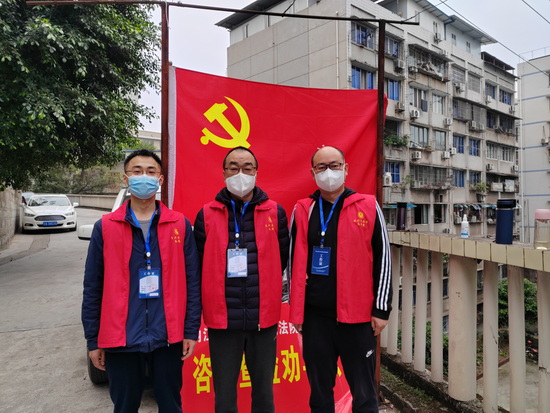 支部委員商議工作后合影.jpg