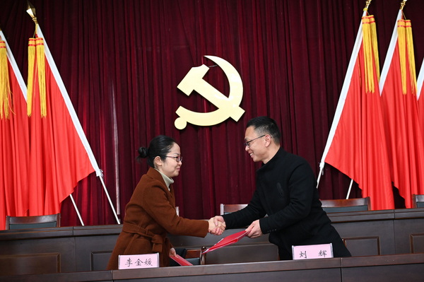 清流鎮與平坦鎮簽訂成渝雙城經濟圈橋頭堡清平示范帶建設合作協議.jpg