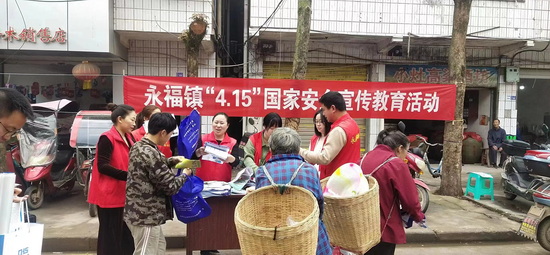 向群眾普及相關知識.jpg