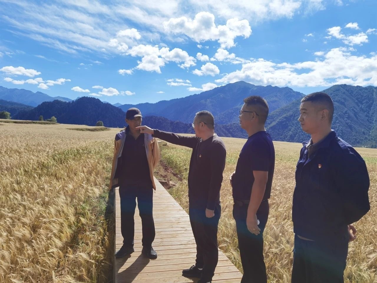 親人來到幫扶村 濃情關愛暖人心