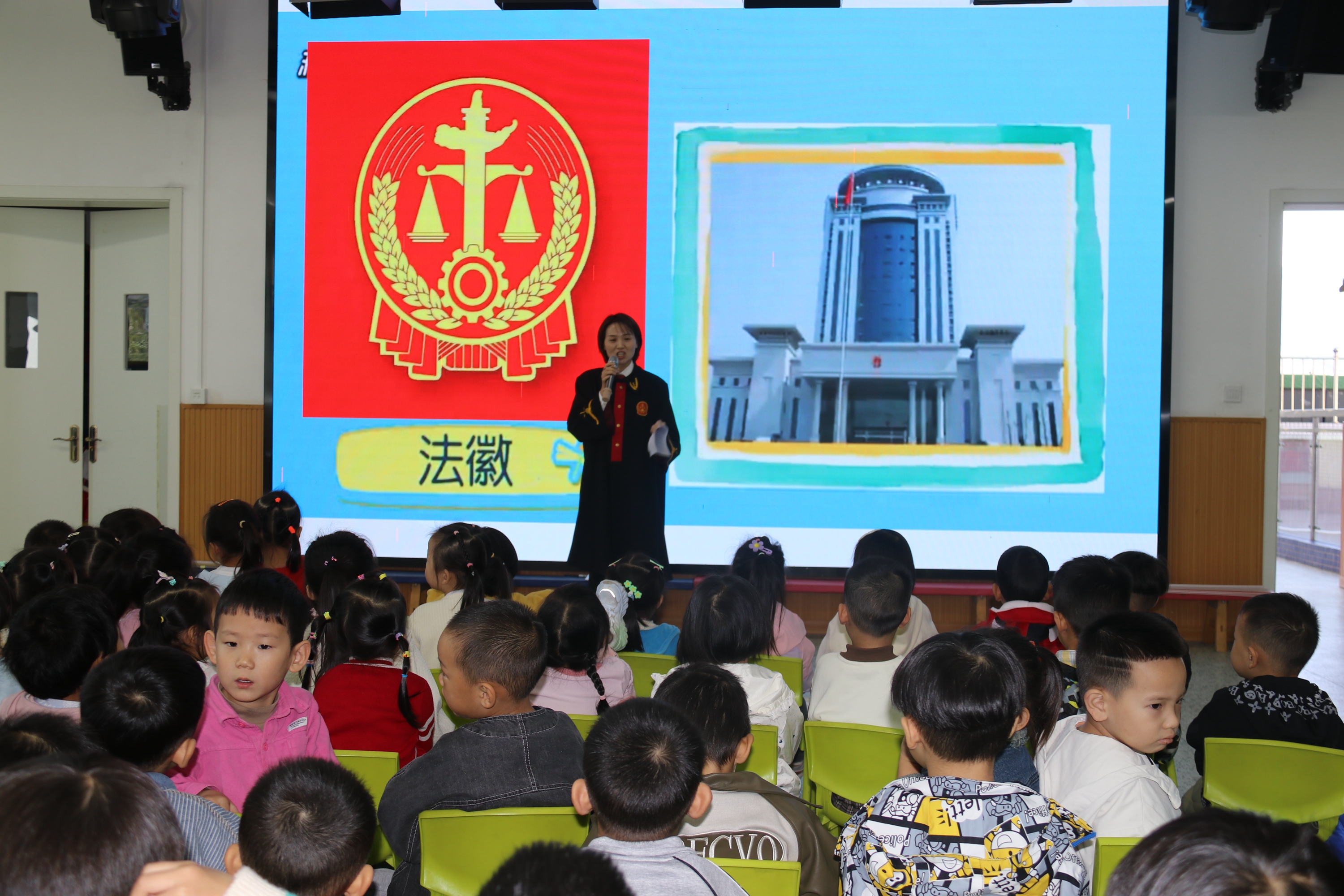西區法院法官走進攀枝花市西區第一幼兒園普法.jpg