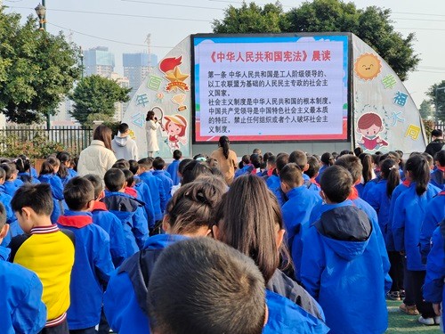 大同小學校開展憲法晨讀活動
