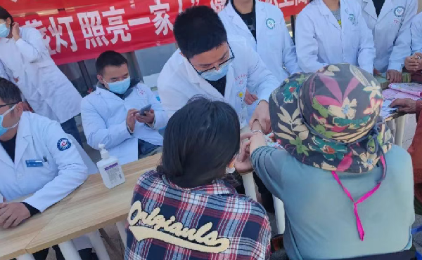 萬民醫(yī)護活動1.png