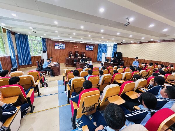 庭審現場 (1).jpg