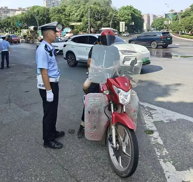 四川瀘州嚴查兩輪車這些交通違法行為將被重點整治