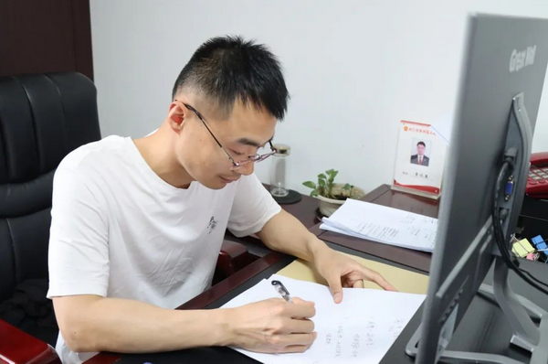 把群眾的事當(dāng)自家事.png