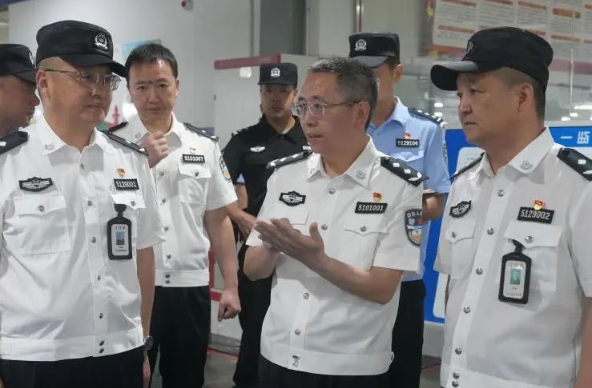 四川省司法廳黨委委員、省監(jiān)獄管理局黨委書記、局長(zhǎng)陳志林到基層監(jiān)獄督導(dǎo)調(diào)研